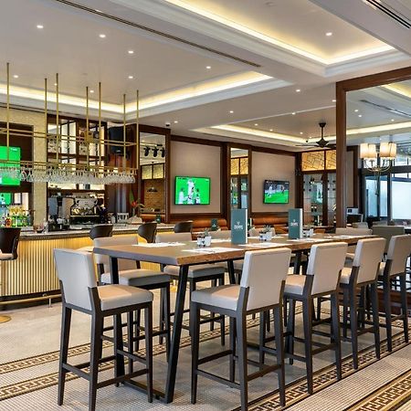 บาร์เซโล อิสตันบูล Hotel ภายนอก รูปภาพ The bar at the Emirates Lounge at Dubai International Airport