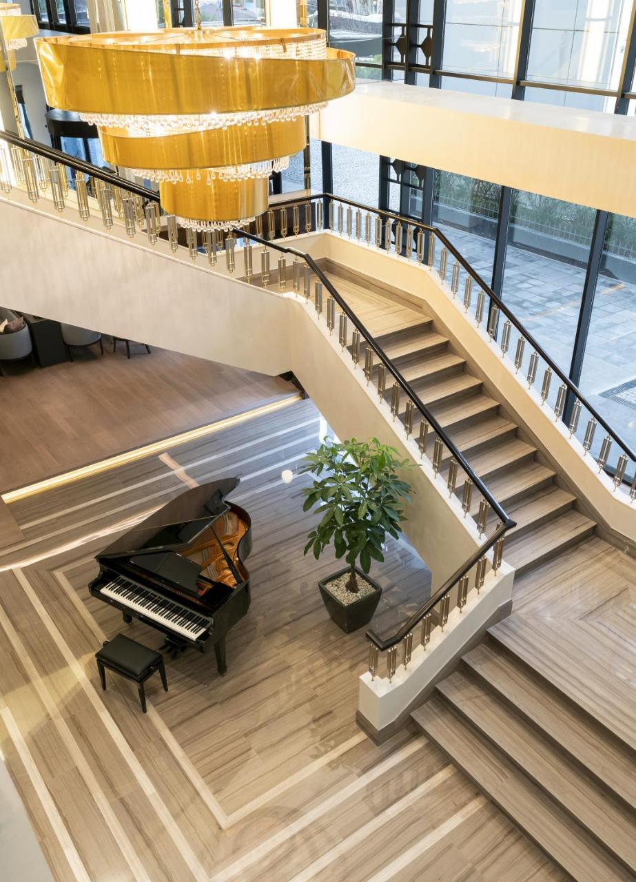 บาร์เซโล อิสตันบูล Hotel ภายนอก รูปภาพ The staircase at the entrance of the hotel