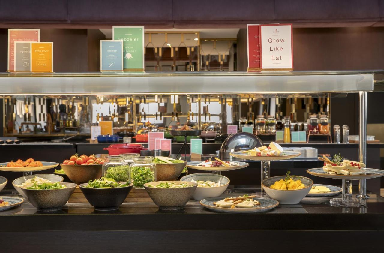 บาร์เซโล อิสตันบูล Hotel ภายนอก รูปภาพ A salad bar
