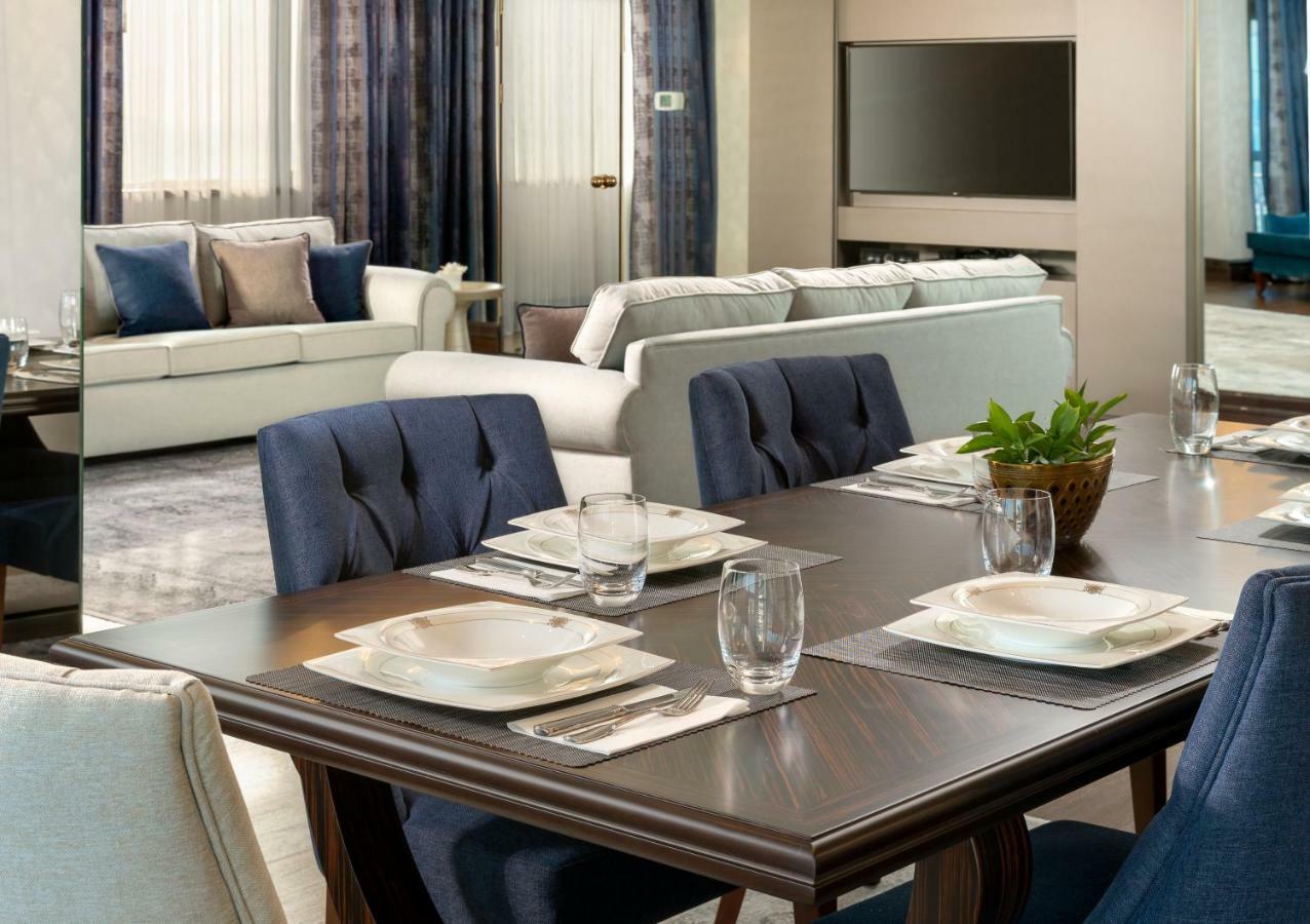 บาร์เซโล อิสตันบูล Hotel ภายนอก รูปภาพ A table set for dinner